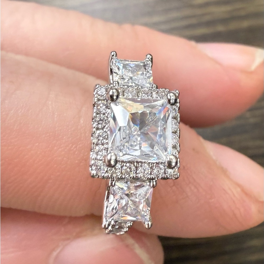 Pretty Bird Silver Sparkling Ring size 5.5